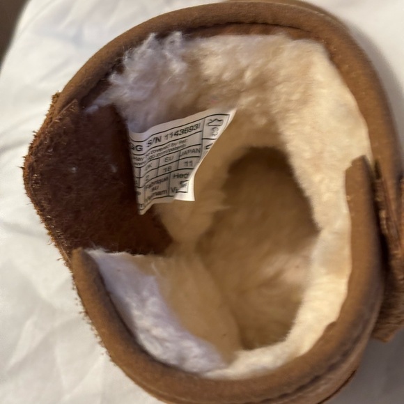 Authentic UGG Chestnut Baby Booties with Shearling Lining - Picture 2 of 5
